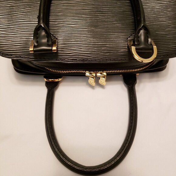 **SOLD**Louis Vuitton Pont Neuf Epi Noir -Black With Gold Hardware M52052 - 2004 - Picture 11 of 16